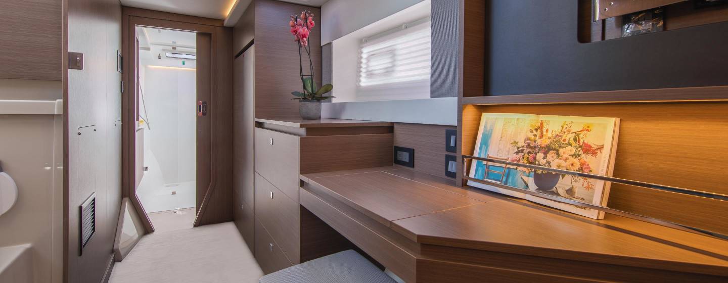 Moorings 4200 Master Cabin / Head
